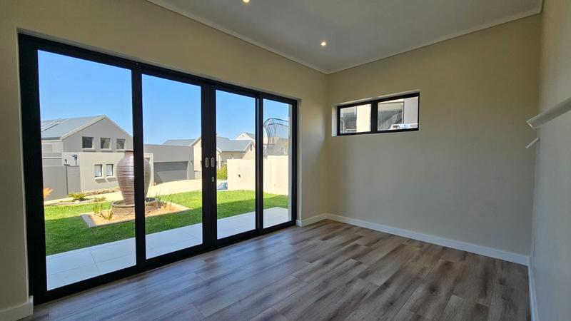 3 Bedroom Property for Sale in Outeniquasbosch Western Cape